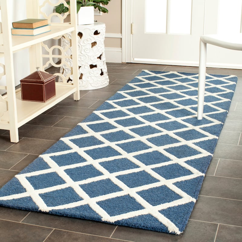 SAFAVIEH, Handmade Cambridge Siire Moroccan Trellis Wool Rug - 2'6" x 6' Runner - Navy/Ivory