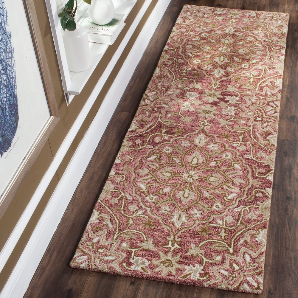 SAFAVIEH Handmade Bella Zaharinka Modern Floral Wool Rug