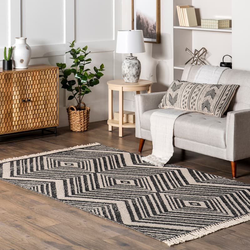 Nuloom Danny Geometric Cotton Tassel Area Rug.