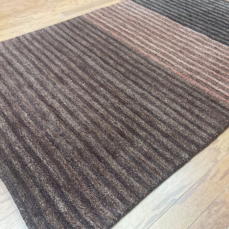 HERAT ORIENTAL 4' x 6' Handmade Horizontal Striped Tibetan Ombre Wool Rug - 4' x 6'