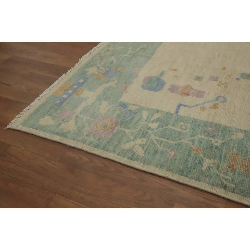 Hand Knotted Oriental 100% Wool Carpet Traditional Floral Beige & Ivories Art Deco Area Rug - 6' 9'' X 7' 1''
