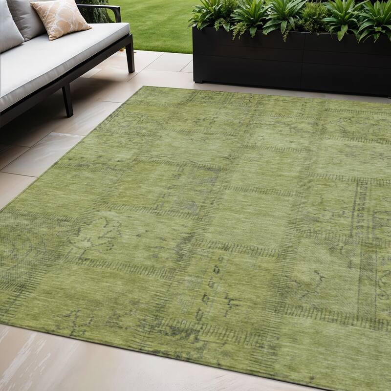 HomeRoots Patchwork Transitional Rectangle Outdoor Rug - 5' X 8'