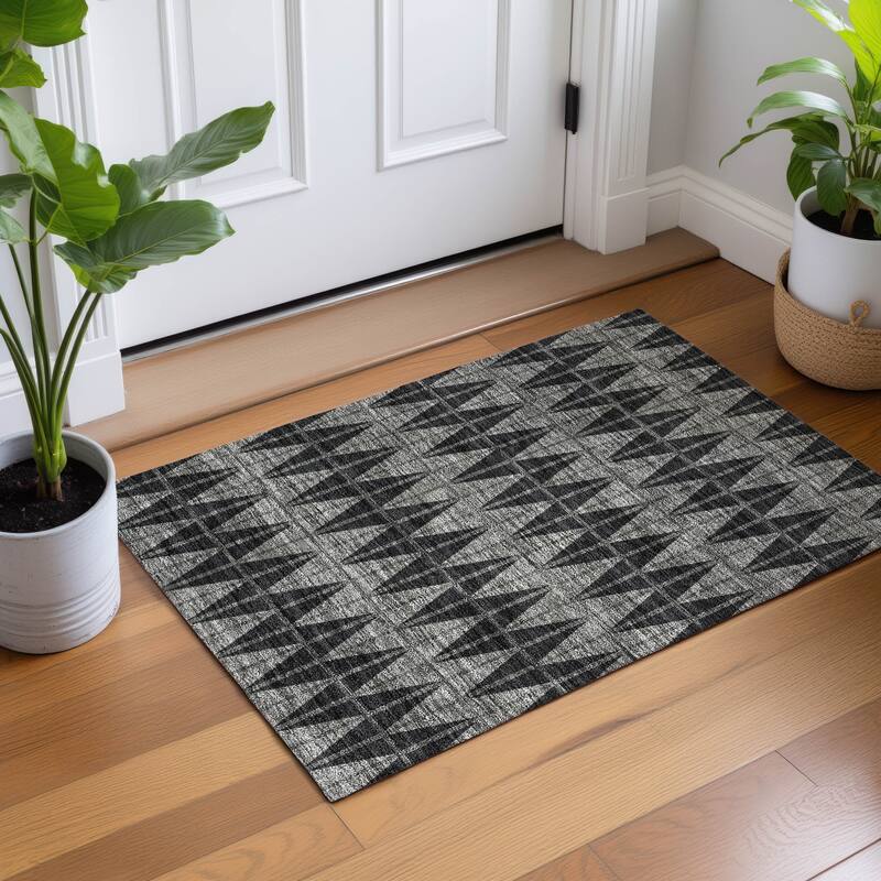 Machine Washable Indoor/ Outdoor Modern Zeke Chantille Rug