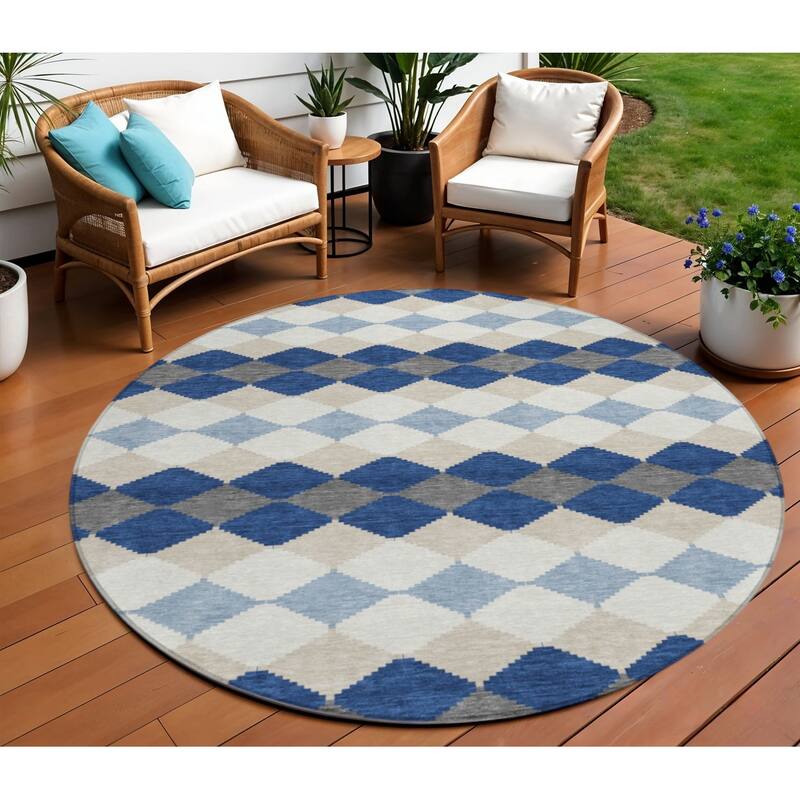 HomeRoots Geometric Transitional Rectangle Outdoor Rug - 8' Round