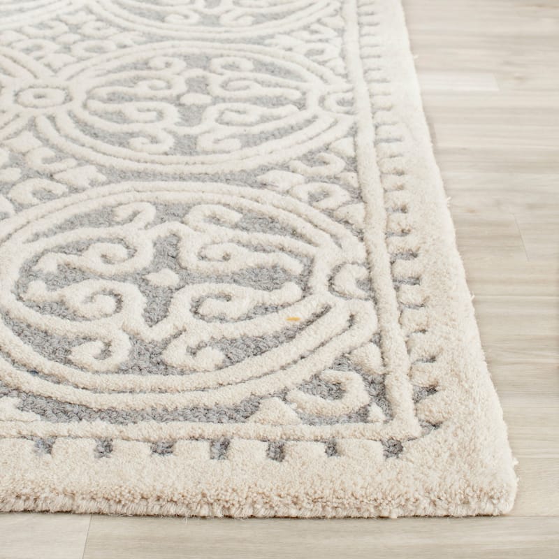 SAFAVIEH Handmade Cambridge Myrtis Moroccan Wool Rug