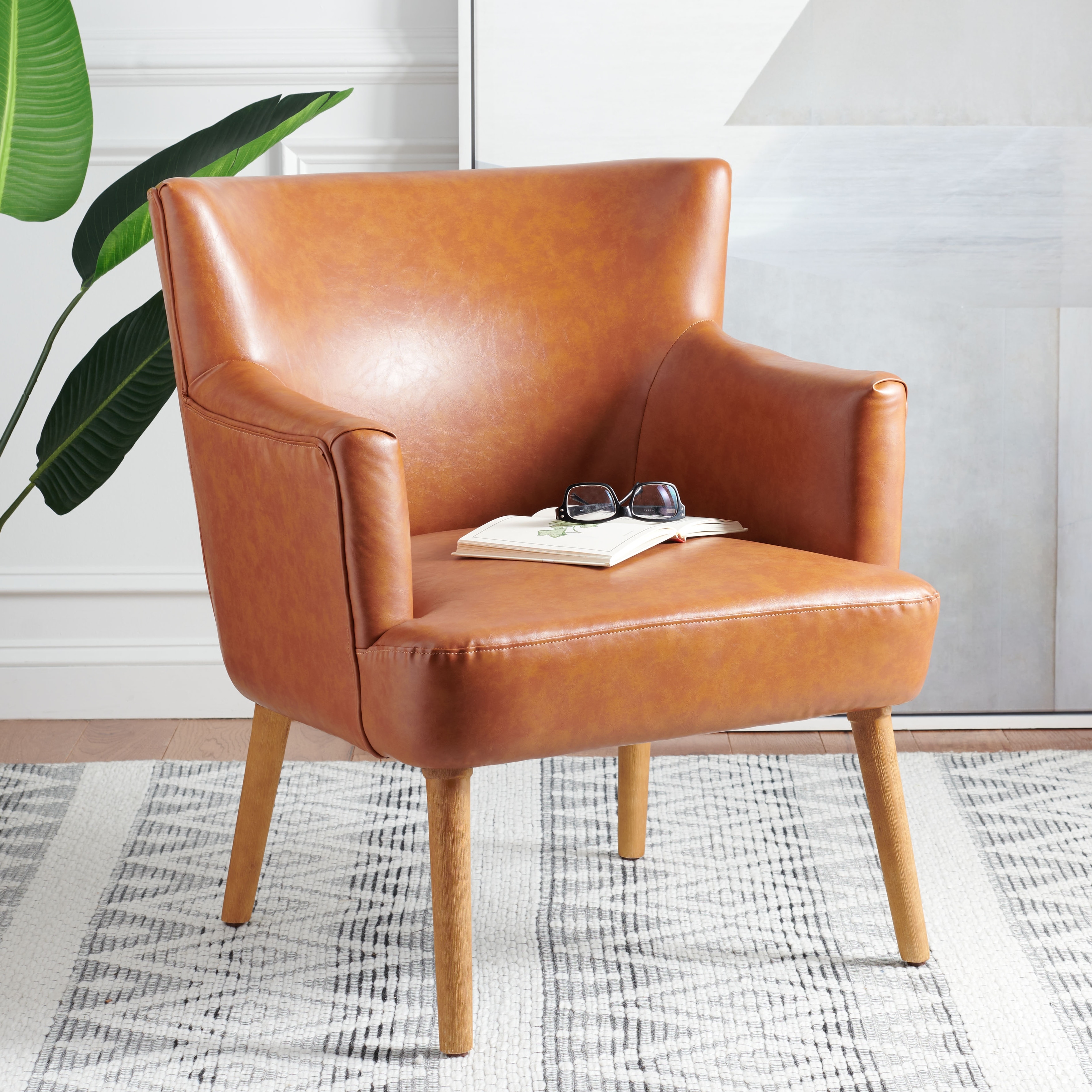 SAFAVIEH Paulina Accent Chair - 28" W x 30.3" L x 32.7" H - 28Wx30Dx33H