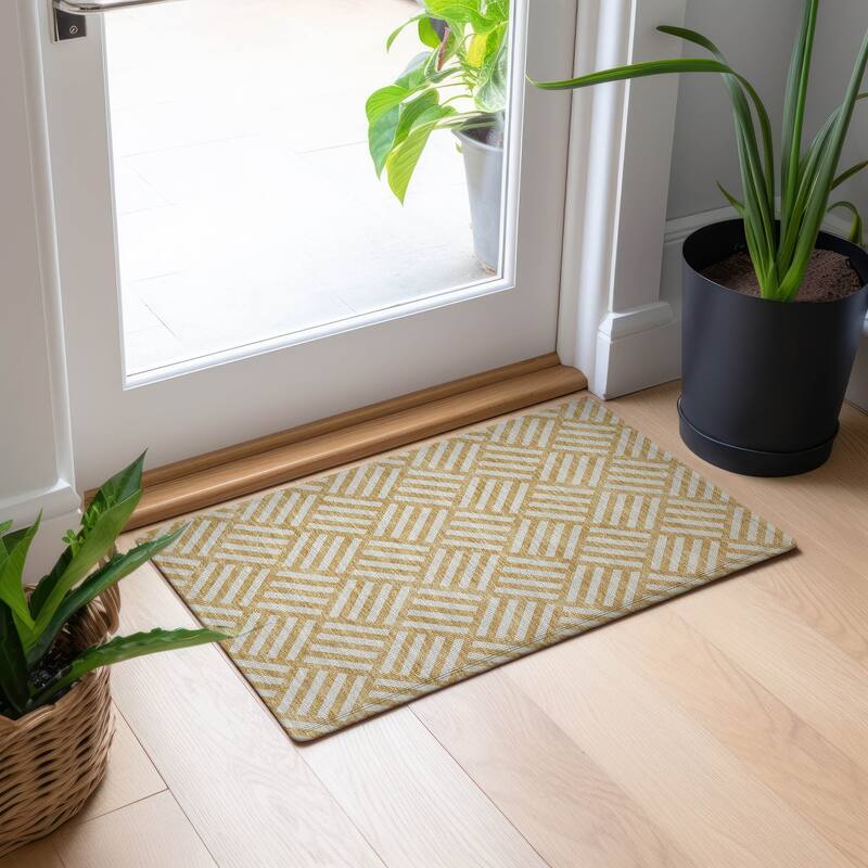 Machine Washable Indoor/ Outdoor Chantille Contemporary Geo Rug - Gold - 1'8" x 2'6"