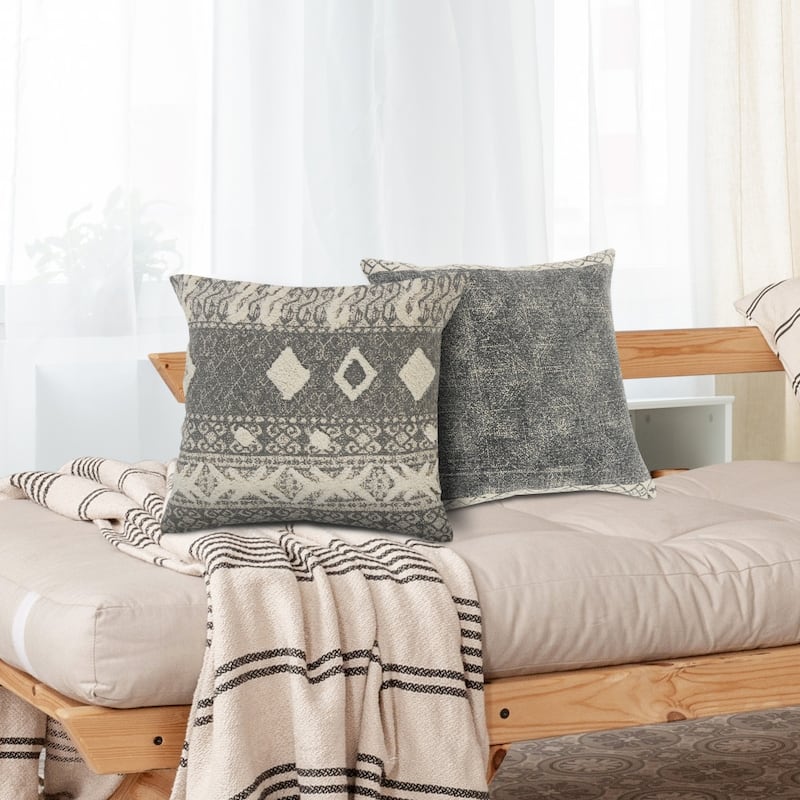 HomeRoots 20" X 20" Gray And White 100% Cotton Geometric Zippered Pillow