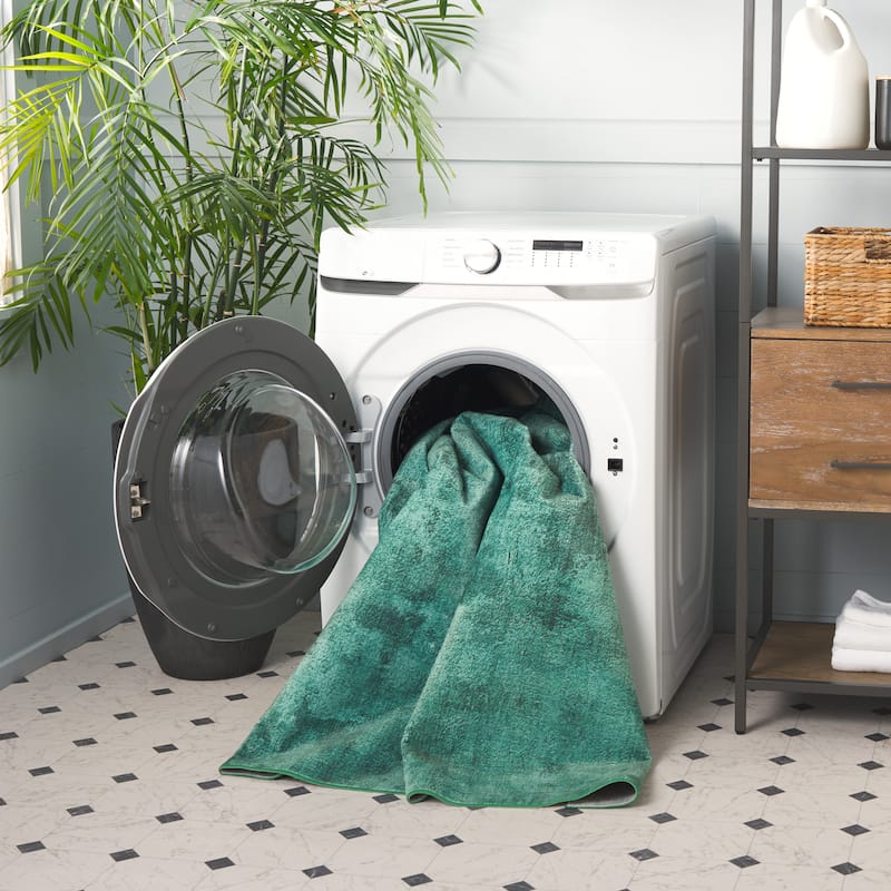 SAFAVIEH Santa Tzezka Monica Machine Washable Slip Resistant Rug - 9' x 12' - Green/Light Green