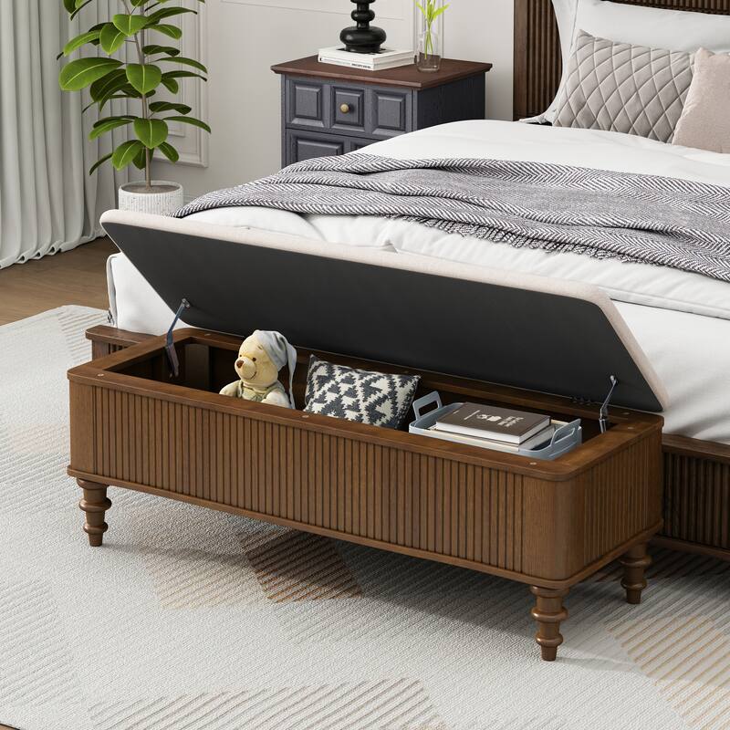 Bedroom Set with Wooden Platform Bed and Nightstands