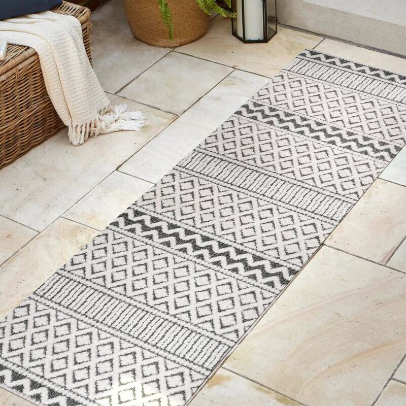 JONATHAN Y Duenas High-Low Two-Tone Monstera Leaf Area Rug