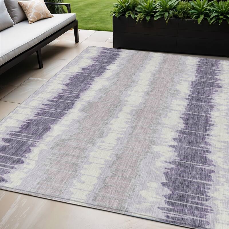 HomeRoots Striped Transitional Rectangle Outdoor Rug - 5' X 8'