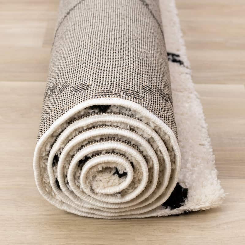 Cream Black Trellis Soft Shag Area Rug, 5'3" x 7'7"