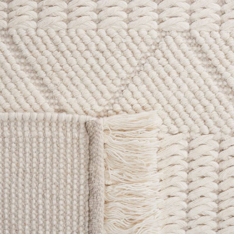 SAFAVIEH Handmade Natura Zamfirica Rustic Boho Fringe Wool Rug