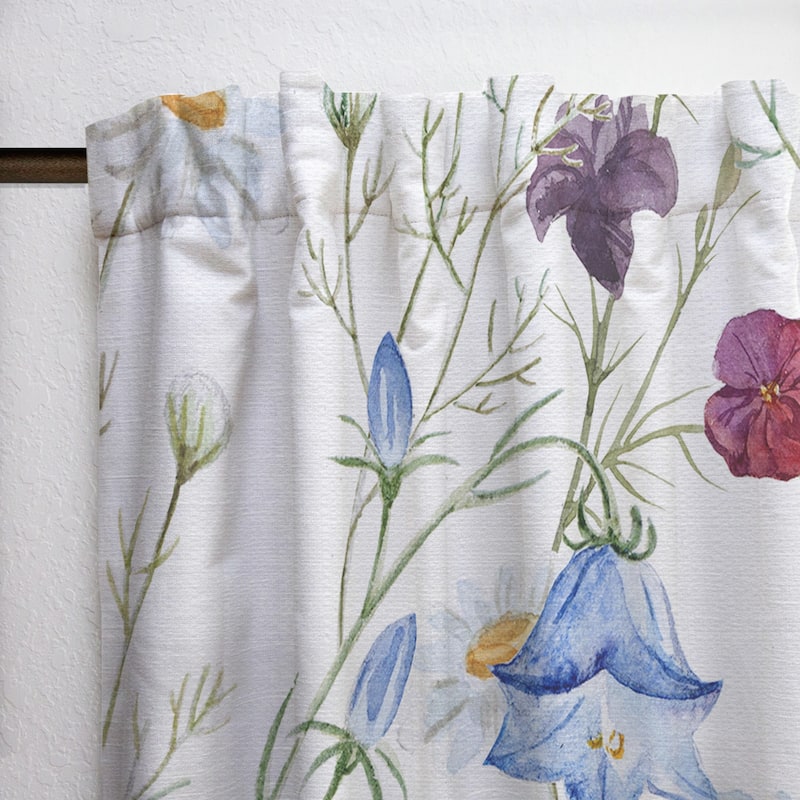 Designart 'Wildflowers Chamomile and Clover Bell I' Traditional Curtain Single Panel