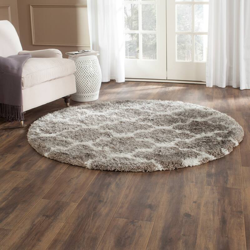 SAFAVIEH Handmade Barcelona Shag Kiyo Polyester Rug - 5' Round - Silver/Ivory
