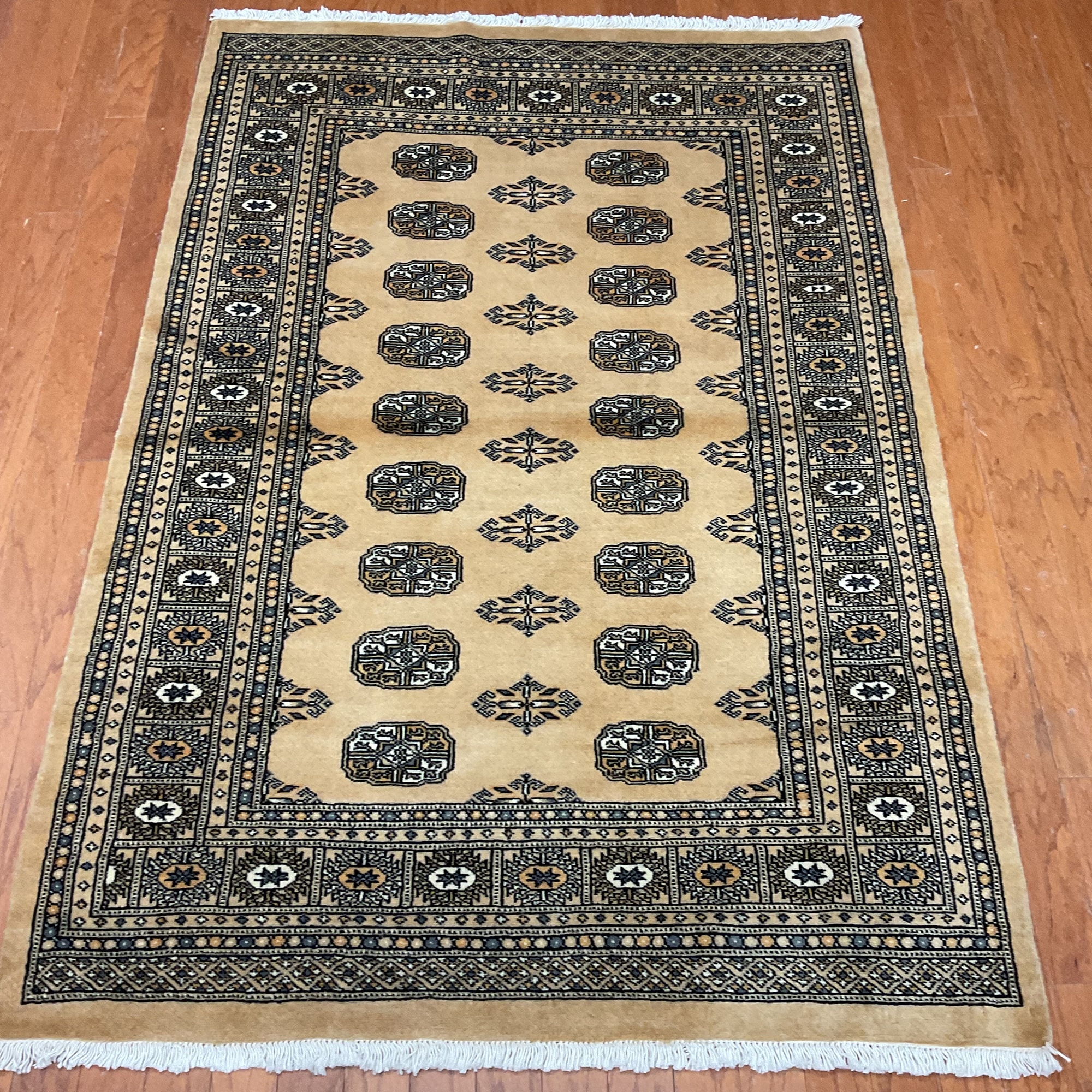 HERAT ORIENTAL Handmade Bokhara Wool Rug - 4' x 6' - Overstock