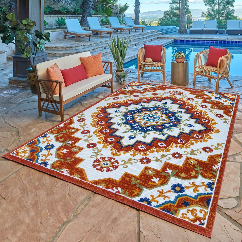 Gertmenian Fosel Arasi Red Ivory Bohemian Mandala High-Low Indoor/ Outdoor Area Rug