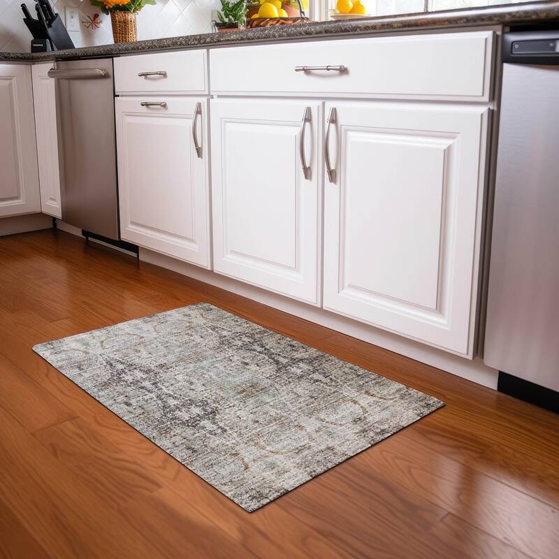 Machine Washable Indoor/ Outdoor Vintage Traditional Chantille Rug - Linen - 1'8" x 2'6"