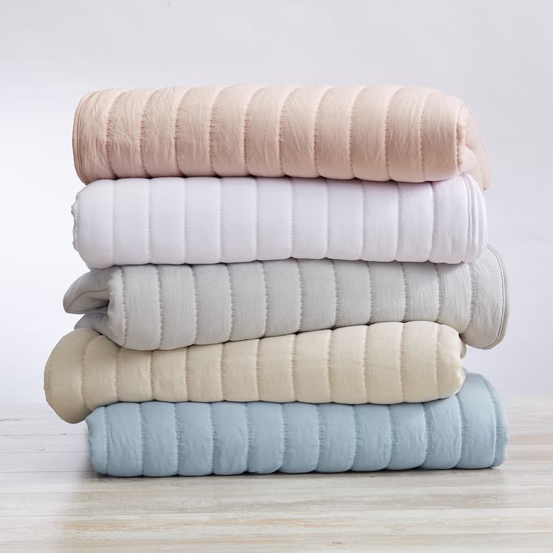 Luxurious Channel Stitch Microfiber Quilt Set With Shams