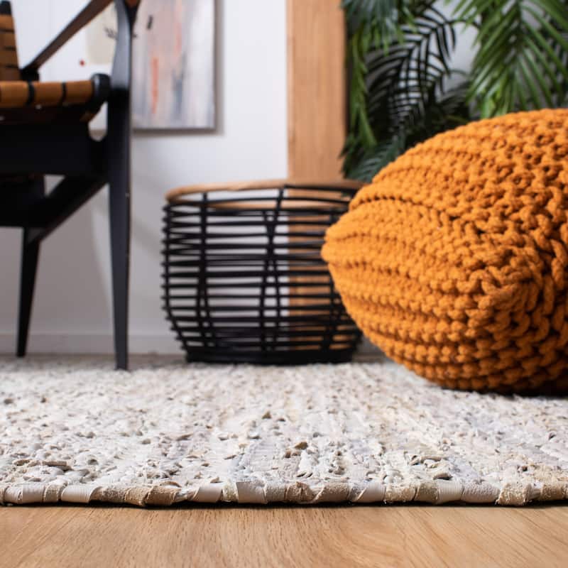 SAFAVIEH Vintage Leather Cindie Flatweave Rug with Fringe