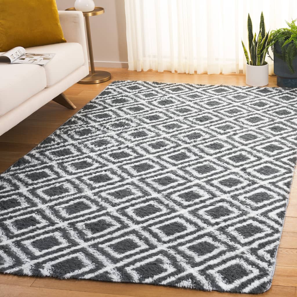 SAFAVIEH Rainbow Neelofar Shag Rug