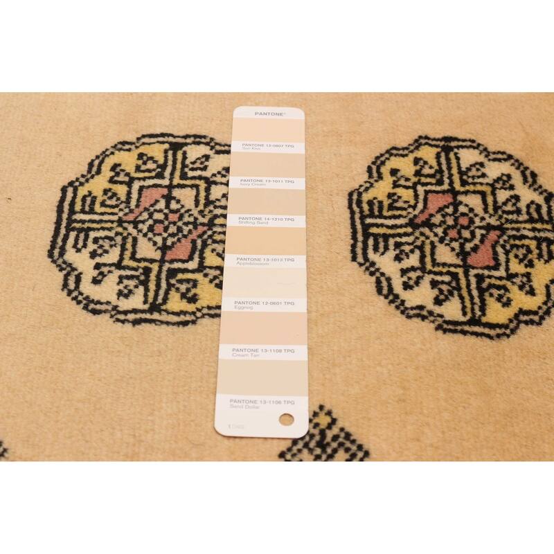 ECARPETGALLERY Hand-knotted Peshawar Bokhara Ivory Wool Rug - 2'8 x 6'11