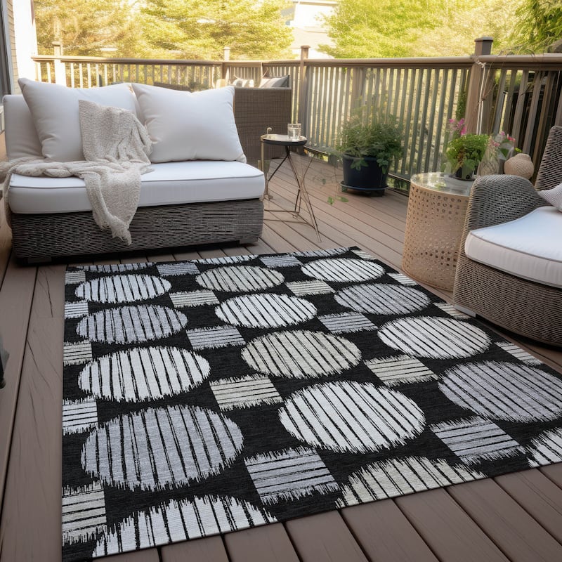 Machine Washable Indoor/ Outdoor Chantille Contemporary Dotty Rug
