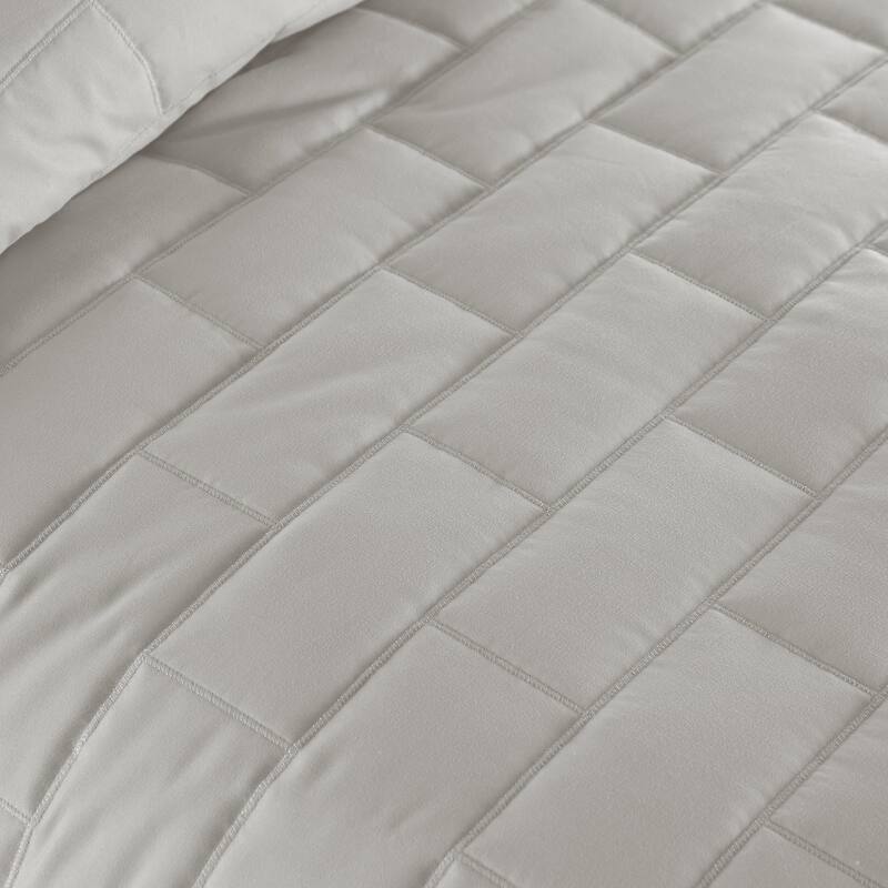 Vilano Ultra-Soft Lightweight Brickyard 3-piece Quilt and Sham Set