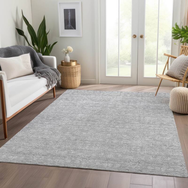 Machine Washable Indoor/ Outdoor Chantille Traditional Floral Rug - Silver - 5' x 7'6"