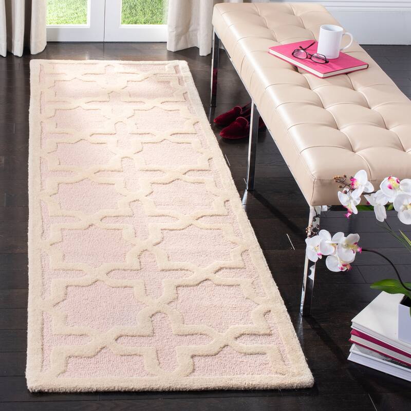 SAFAVIEH Handmade Cambridge Remedios Geometric Wool Rug - 2'6" x 6' Runner - Light Pink/Ivory