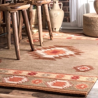 Nuloom Hand Tufted Shyla Area Rug