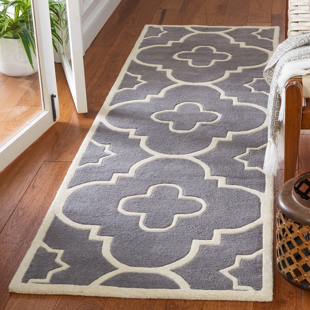 SAFAVIEH Handmade Chatham Franziska Modern Wool Rug