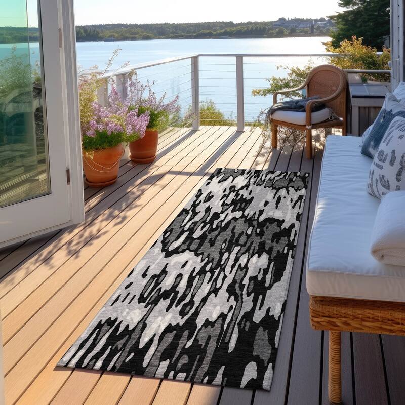 Machine Washable Indoor/ Outdoor Modern Watercolor Chantille Rug