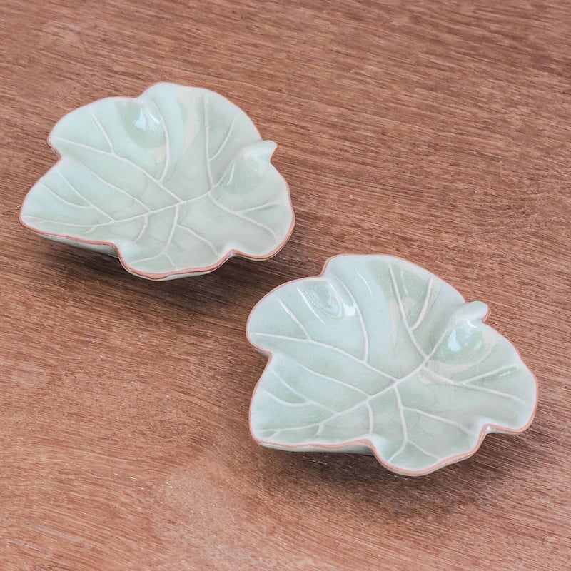 Novica Handmade Ivy Gourd Celadon Ceramic Bowls (Pair)