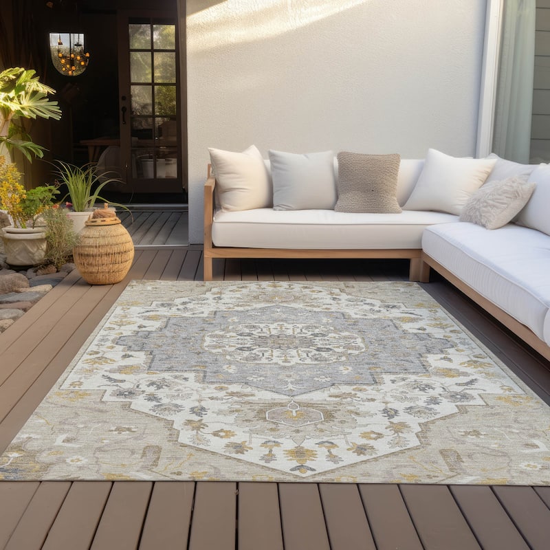 Machine Washable Indoor/ Outdoor Traditional Medallion Chantille Rug