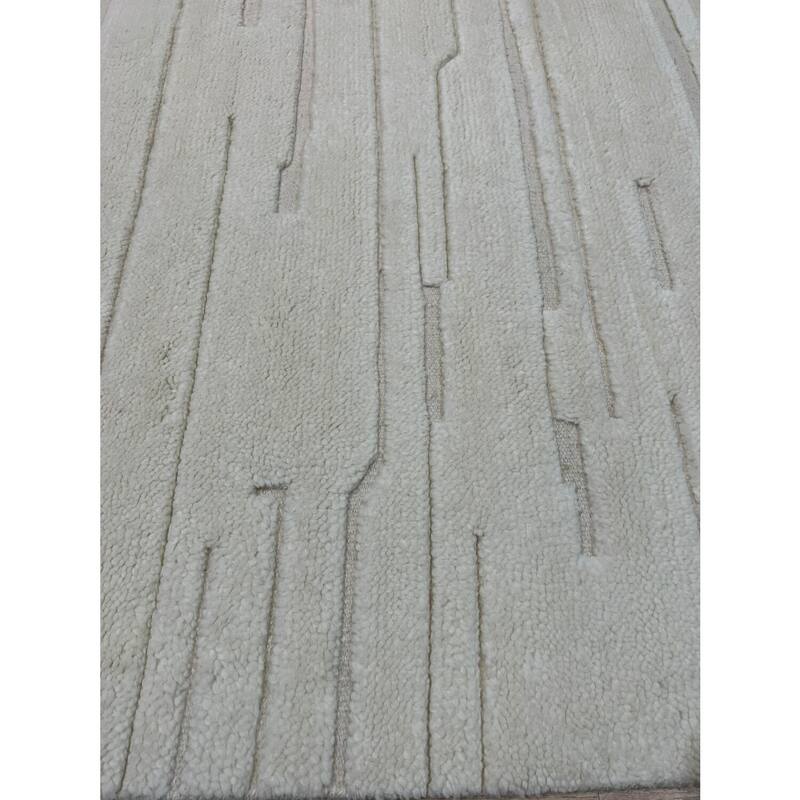 Hand-Knotted Wool Handknotted Rug, 6' x 9', White Area Rug, Stylish Elegant Design for Bedroom or Living Room - L