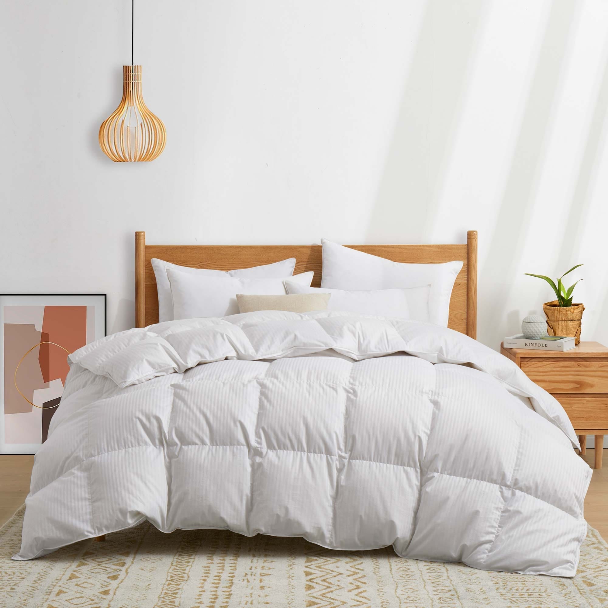 https://ak1.ostkcdn.com/images/products/is/images/direct/cbe4089d24e53939d2add4afcc6d97f3d50737ff/Luxury-European-White-Down-Comforter-800-Fill-Power-Made-in-Germany.jpg