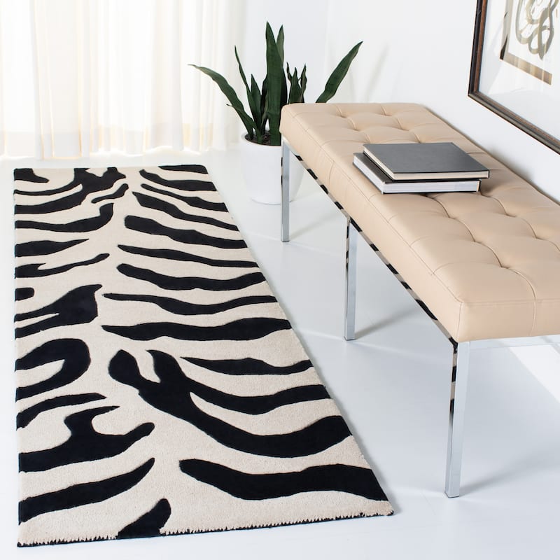 SAFAVIEH Handmade Soho Zejnije Zebra N.Z. Wool Rug - 2'6" x 8' Runner - Beige/Black