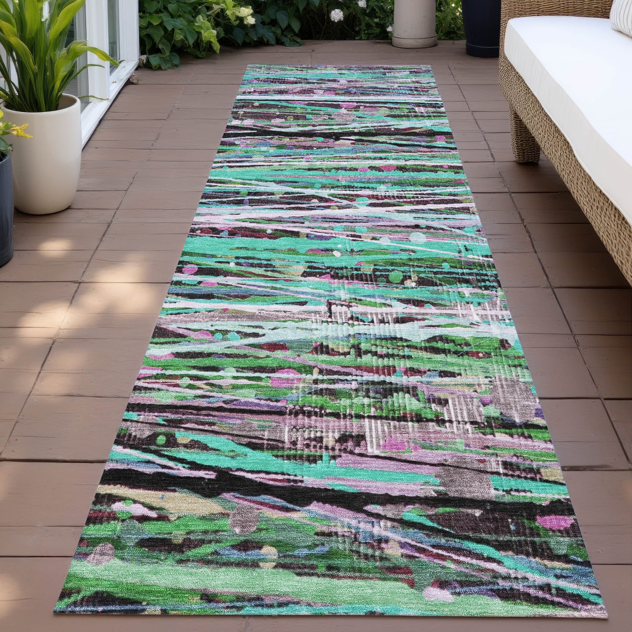 Machine Washable Indoor/Outdoor Abstract Stripes Chantille Rug