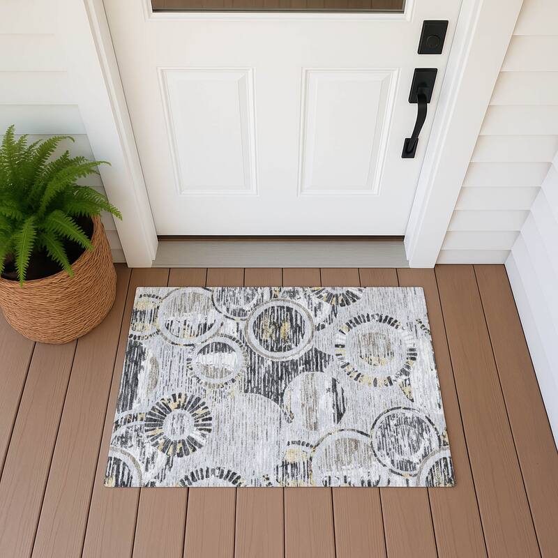 Machine Washable Indoor/ Outdoor Modern Grover Chantille Rug - Silver - 1'8" x 2'6"