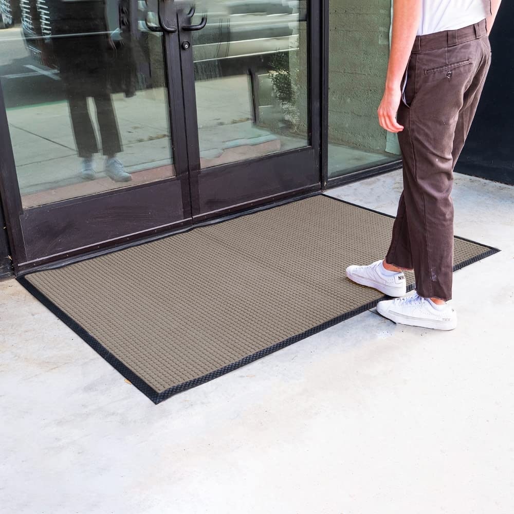 https://ak1.ostkcdn.com/images/products/is/images/direct/cbf829ef1bb4a5019f4de1f1819416e68b4ba9c5/Envelor-Door-Mat-Indoor-Outdoor-Low-Profile-Commercial-Entryway-Rug.jpg