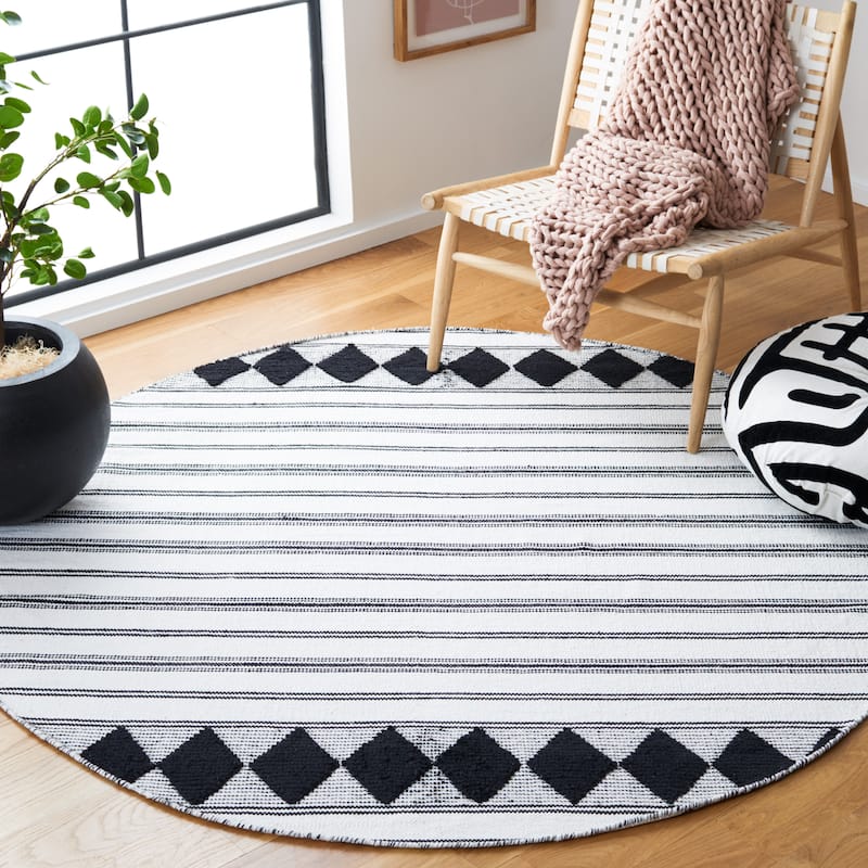 SAFAVIEH Handmade Flatweave Montauk Sietske Boho Stripe Cotton Rug - 6' Round - Black/Ivory