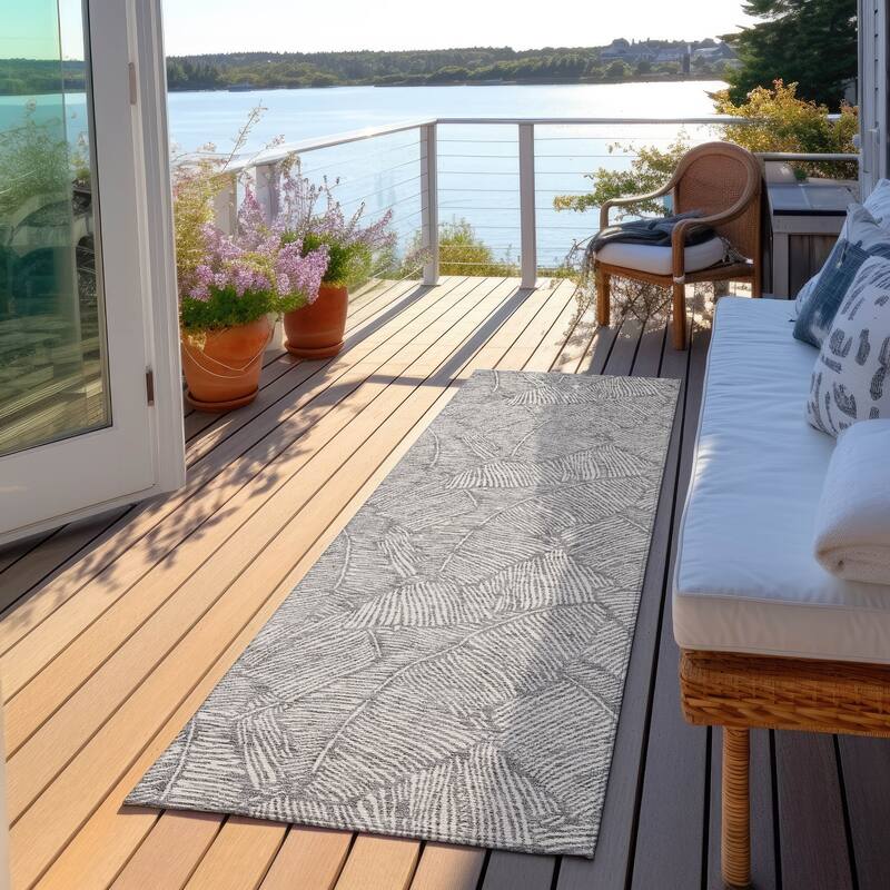 Machine Washable Indoor/ Outdoor Chantille Tropical Palm Rug - Gray - 2'3" x 7'6"