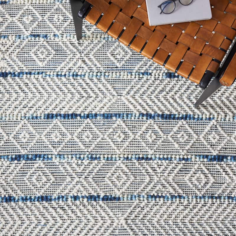 SAFAVIEH Handmade Natura Habibe Boho Fringe Wool Rug
