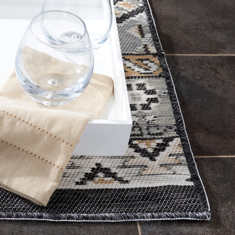 SAFAVIEH Sunrise Lilijana Indoor/Outdoor Waterproof Rug - 5'3" x 7'7"