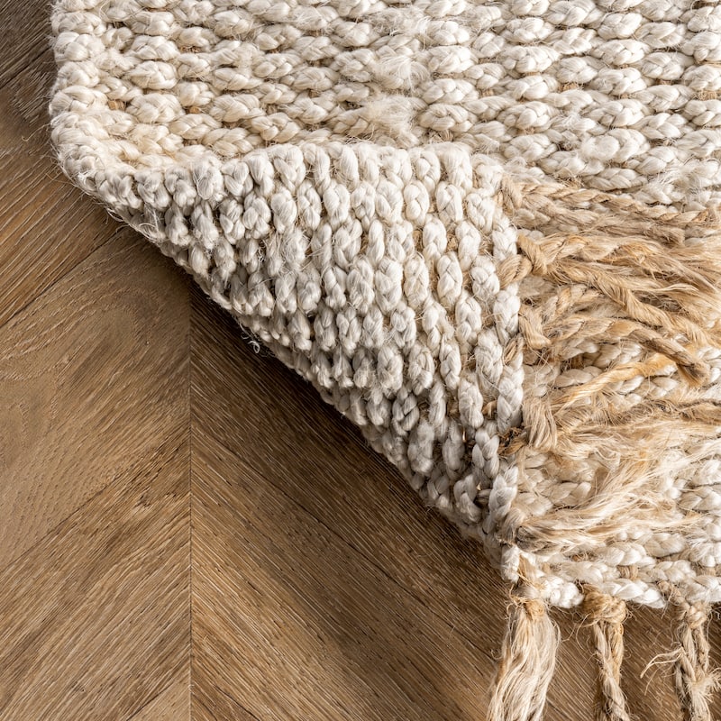 Nuloom Handmade Benavides Tassel Area Rug