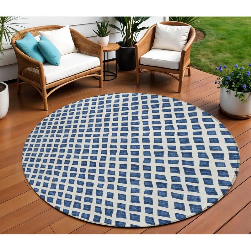 HomeRoots Geometric Transitional Rectangle Outdoor Rug - 8' Round
