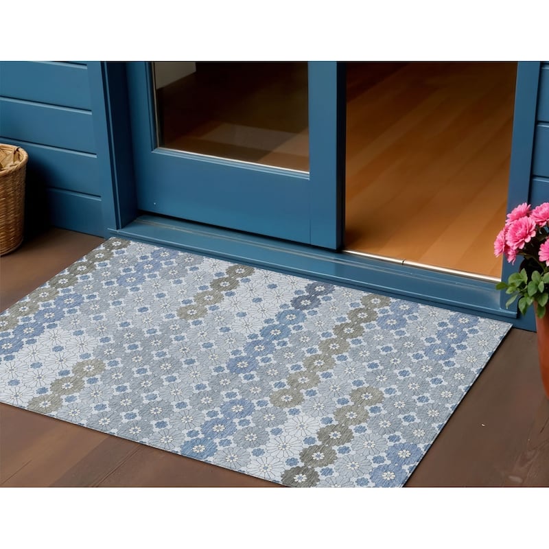 HomeRoots Floral Modern Rectangle Outdoor Rug - 3' x 5'