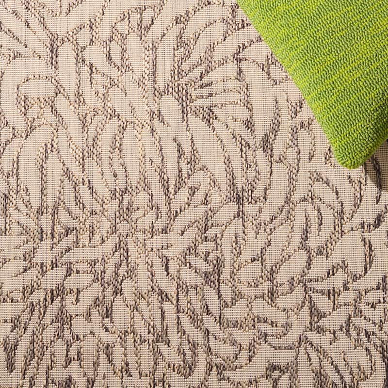 SAFAVIEH Courtyard Sahba Indoor/ Outdoor Waterproof Rug - 5'3" x 7'7"